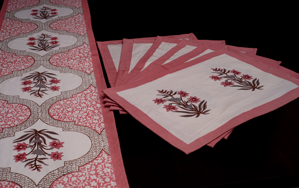 red table mat and runner set
